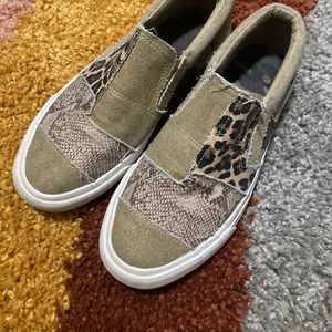 Blowfish sneakers sz 8